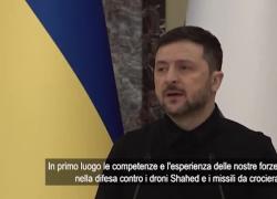 Iran, Zelensky tende la mano a Trump unendosi ad Usa e Israele: &ldquo;Invieremo sistemi di difesa anti-drone ed esperti&rdquo; - VIDEO