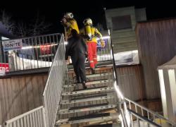 Wef Davos 2026, incendio vicino a Congress Center adiacente a Turmhotel Victoria, in fiamme chalet in legno, evacuata la zona - VIDEO