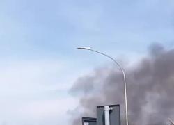 Forte dei Marmi, auto prende fuoco di fronte al Bagno Camilla: tragedia mancata. VIDEO