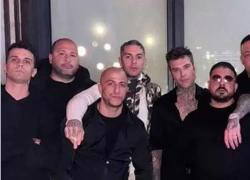 Fedez, rissa con Cristiano Iovino in discoteca per una ragazza, trainer picchiato da ultras del Milan sotto casa, 2 testimoni: "Pure il rapper ad assistere" - VIDEO