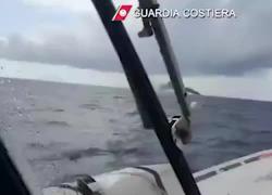 Isola d'Elba, in fiamme lo yacht di Stefania Craxi e Marco Bassetti, panfilo finito sul fondale a 200 metri - VIDEO dell'incendio