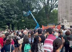 Gaza, 50 persone arrestate in manifestazione pro Palestina a New York: "Stop a blocco aiuti, è pulizia etnica tramite fame forzata" - VIDEO