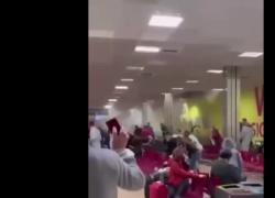 Palermo, crolla impalcatura dell'aeroporto: panico tra la gente - VIDEO