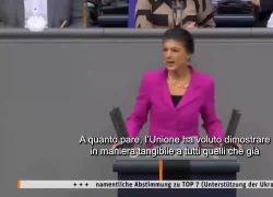 Ucraina, la deputata Sahra Wagenknecht al Bundestag: "C'è chi ritiene che il Papa sia un giullare di Putin, avete perso tutti la testa?” - VIDEO