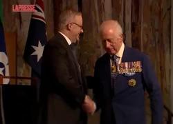 Australia, re Carlo contestato da senatrice aborigena Thorpe: "Genocida, ridacci la nostra terra, non sei il nostro sovrano" - VIDEO