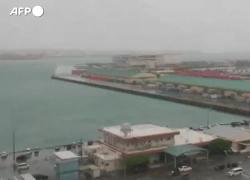 Giappone, tifone "Khanun" in arrivo: 760mila pronti ad evacuare, a Okinawa vento e piogge forti - VIDEO
