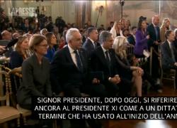 Biden: "Xi Jinping è un dittatore perché leader di un Paese comunista", e Blinken gesticola imbarazzato - VIDEO