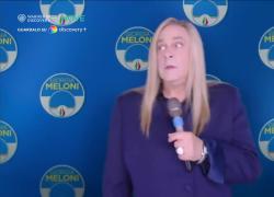 Fratelli di Crozza, Meloni agli italiani: "Non pensate ai problemi veri, svagateve con il presidenzialismo"