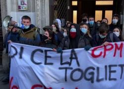 Studenti di sinistra in piazza. Il fancazzismo che impera
