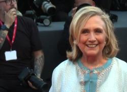 Hillary Clinton spalanca le porte di Palazzo Chigi alla Meloni: “Premier donna è buona cosa”