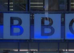 Oltre 100 giornalisti BBC accusano l'emittente di propaganda pro-Israele: una lettera esplosiva denuncia "censura e decisioni editoriali opache"