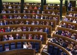 Congedo mestruale retribuito, la Spagna dice "sì" e approva gli "assorbenti gratuiti": rivoluzione nel mondo del lavoro