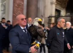 Funerali di Mihajlovic, l'arrivo della Lazio con l'aquila Olimpia  a Santa Maria degli Angeli - VIDEO