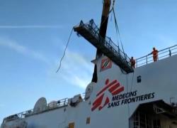 Migranti, Geo  Barents sbarca a Brindisi con 339 persone. Emiliano: "Serve sistema legale al posto degli scafisti"