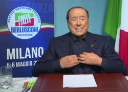 Berlusconi in video dal San Raffaele per convention FI: "Finalmente dopo un mese in giacca e camicia. Noi pilastro maggioranza" - VIDEO