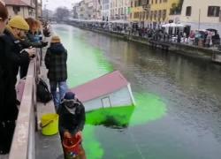 Blitz "ambientalista" in tutta Italia di Exctinction Rebellion, dai navigli a Milano al Canal Grande a Venezia al Tevere a Roma - VIDEO
