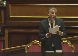 Renzi attacca Giuli al Question Time: "Ma come parli?", il ministro: "Adeguerò il mio eloquio alle sue capacità cognitive" - VIDEO
