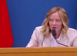 Meloni: "Se vedrò serie tv su Mussolini? Non vedo serie e non guardo libri da 2 anni, ho altre priorità" - VIDEO