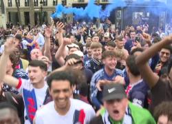 Gli Champs-Élysées quartier generale della festa per il Psg