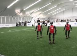 I robot umanoidi si allenano a Pechino per i mondiali di calcio