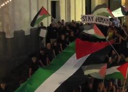 Piazzetta di Capri gremita per il flash mob pro Palestina