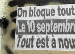Marsiglia tappezzata di manifesti della protesta "Blocchiamo tutto"