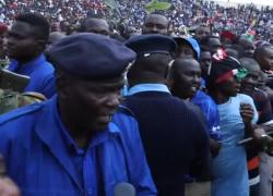 Kenya, caos ai funerali del leader dell'opposizione Raila Odinga