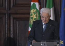 Mattarella: sconclusionate teorie antiscientifiche minano la fiducia