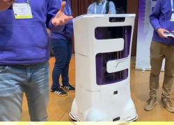 Tecnologia fra le corsie: il materiale sanitario lo porta il robot