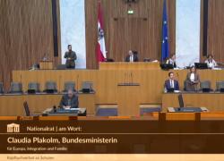 In Austria velo vietato nelle scuole per le ragazze sotto i 14 anni