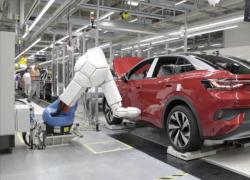 Auto, Ue non vieter&agrave; la vendita di veicoli a combustione dopo il 2035