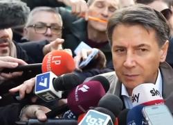 Conte in piazza per l'Iran: "Dobbiamo dare segnale a popolo iraniano"