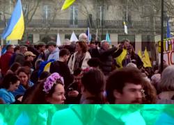 Ucraina, in migliaia sfilano a Parigi a 4 anni dall'invasione russa