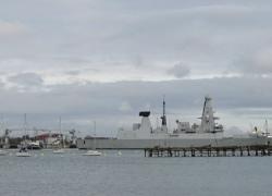 La nave da guerra britannica Dragon salpa verso il Mediterraneo