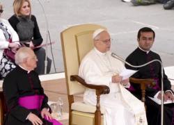 Papa: sono vicino al popolo libanese che vive il dramma della guerra