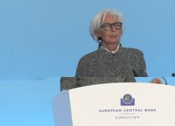 La Bce mantiene tassi al 2% e taglia stime crescita dell'eurozona