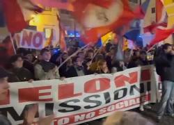 Referendum, studenti e operai davanti a Montecitorio: "Meloni vattene"