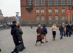 Danimarca al voto, elettori in coda al municipio di Copenaghen