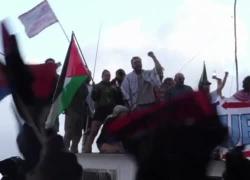 Cubani e attivisti festeggiano l'arrivo della Flotilla a L'Avana