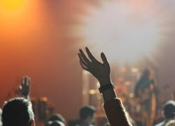 Covid, riapertura delle discoteche il 10 febbraio: le opinioni di medici e gestori