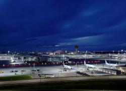 Droni “non identificati” anche su aeroporto di Monaco di Baviera, scalo chiuso dalle 22 alle 5 con 17 voli sospesi e 15 dirottati - VIDEO