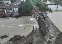 Maltempo Emilia Romagna, il fiume Lamone rompe argine a Traversara, falla nello stesso punto dell'alluvione del 19 settembre - VIDEO