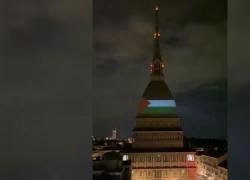 Mole antonelliana, bandiera Palestina proiettata dagli attivisti pro-Gaza: "Stop all'invio degli armamenti" - VIDEO