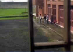 Roma, tre minorenni evasi dal carcere di Casal del Marmo, la fuga dopo una rissa attraverso il muro di cinta - VIDEO