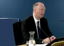 Covid, l'ammissione del medico Chris Whitty: "Obbligo vaccino fu scelta politica, i ministri ingigantirono i dati per spaventare le persone" - VIDEO