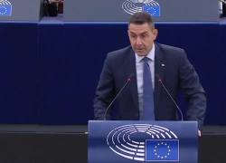 Parlamento Europeo, Vannacci smaschera von der Leyen: "Ha paura di presentarsi, indebita i nostri figli per comprare armi, ma le emergenze sono altre" - VIDEO