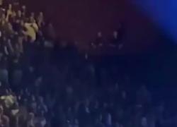 Madonna, gaffe incredibile: sgrida un fan perché seduto ma era sulla sedia a rotelle, poi si scusa - VIDEO