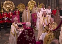 Re Carlo III, il momento dell'incoronazione sulle note di "God save the king": la presentazione del nuovo sovrano al popolo - VIDEO