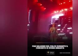 Sfera Ebbasta caccia fan dal palco di San Siro, prima lo spintone poi: "Non cagatemi il caz*o", ira dei fan - VIDEO