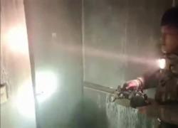 Incendio in Cambogia, il VIDEO dei soccorritori che entrano  nel casinò distrutto dalle fiamme a Poipet 
